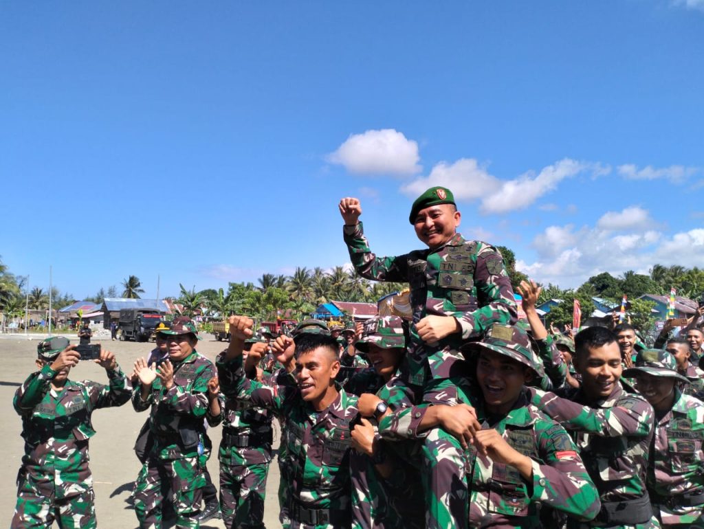 Diarak Prajurit TNI dengan Rasa Bangga, Danrem 132 Tadulako Tutup TMMD 116 di Moilong
