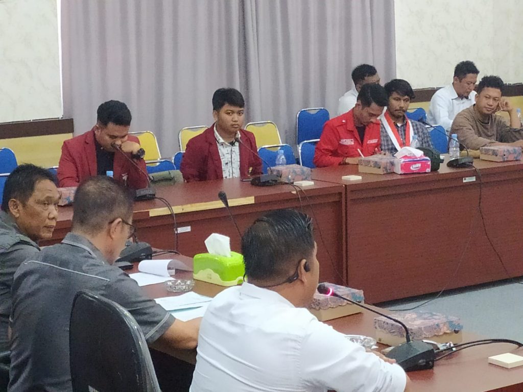 Hearing DPRD Banggai, Mahasiswa Kembali Soroti Anggaran Pendidikan hingga Mobil Dinas Bupati
