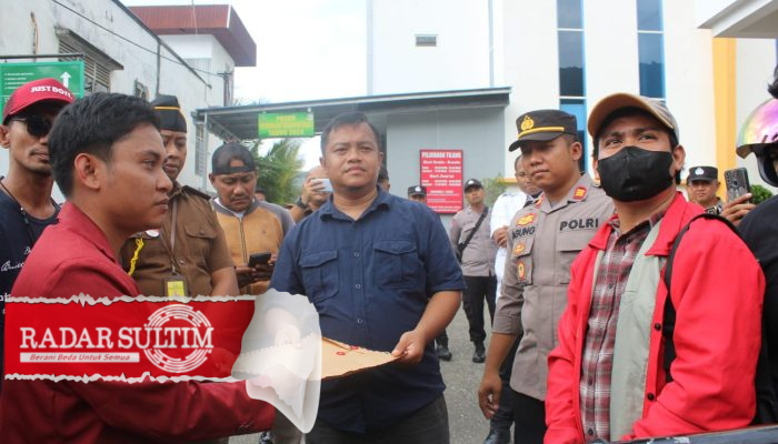 Aliansi Mahasiswa Banggai Lapor Kadis Pendidikan ke Kejari dan Polres