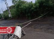 Beraksi Seorang Diri, Pemuda Ini Palang Jalan Proyek PLTMG Batui