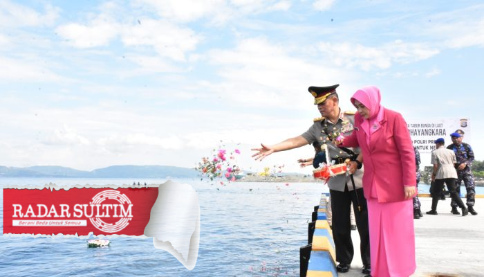 Sambut Hari Bhayangkara ke 77, Kapolda Sulteng Ziarah TMP dan Tabur Bunga di Teluk Palu