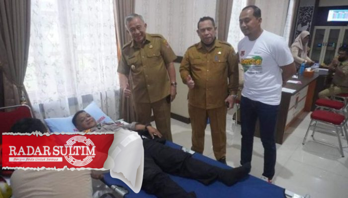Donor Darah dan Sunatan Massal di HUT Banggai ke 63
