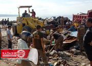 Bupati Amirudin Turun Bersihkan Pasar Simpong