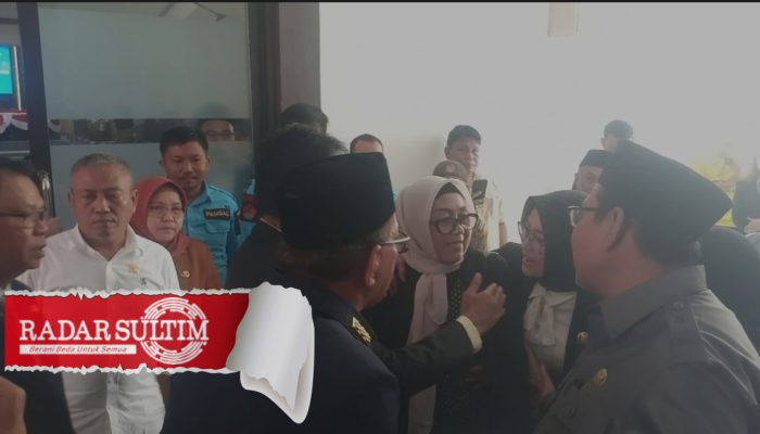 Istri Sah Oknum Aleg DPRD Banggai Ngamuk di Ruang Paripurna