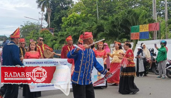 Ribuan Orang Berpakaian Adat Ramaikan Banggai Carnivest 2023