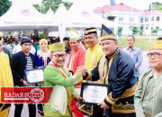 AKBP Ade Nuramdani Terima Penghargaan dari Bupati Banggai di HUT Banggai ke 63