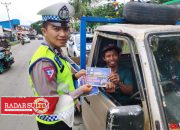 Operasi Patuh Tinombala 2023, Polisi Bagikan Brosur dan Stiker Kamseltibcar