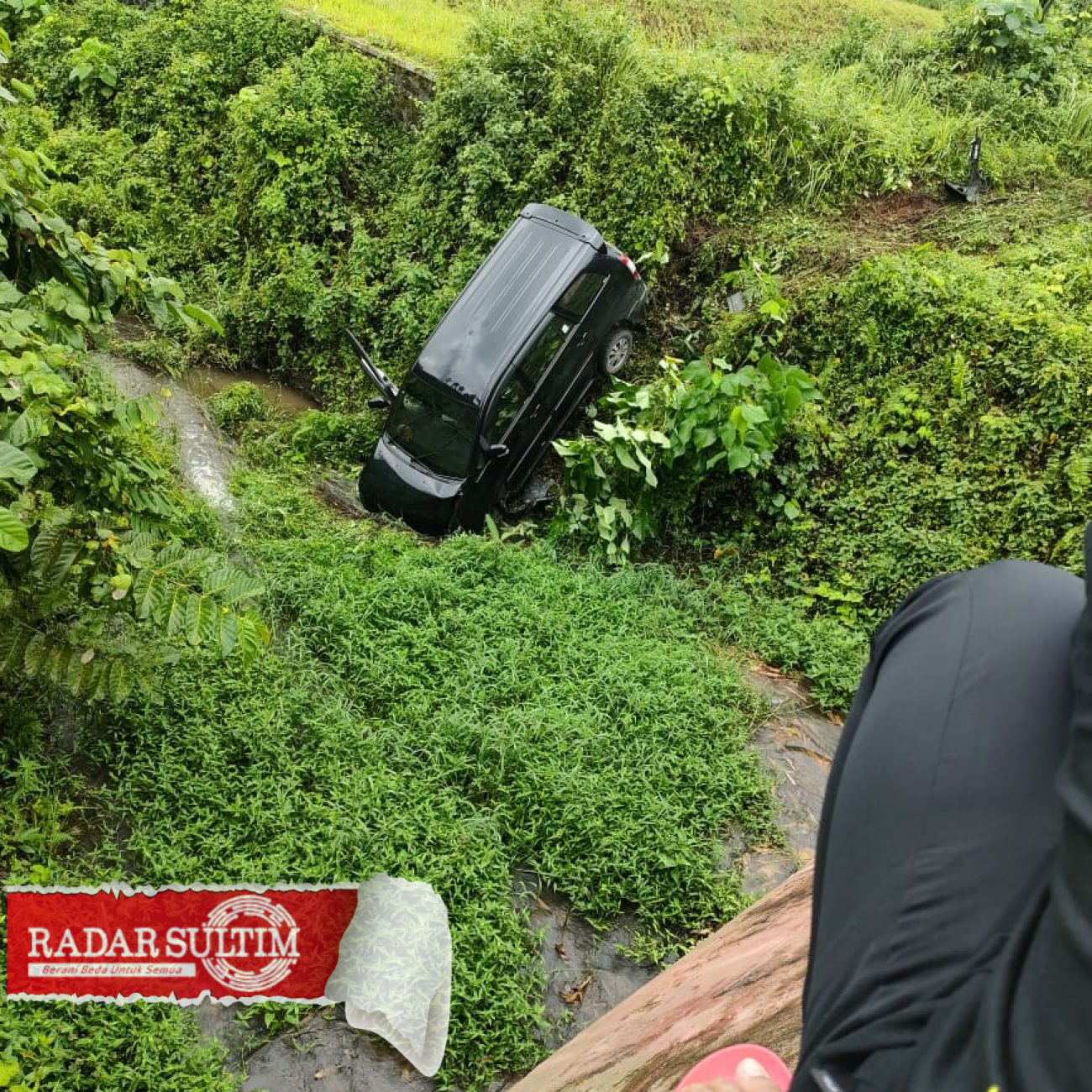 Mobil Dinas Terjun ke Jurang milik Dr Yusran