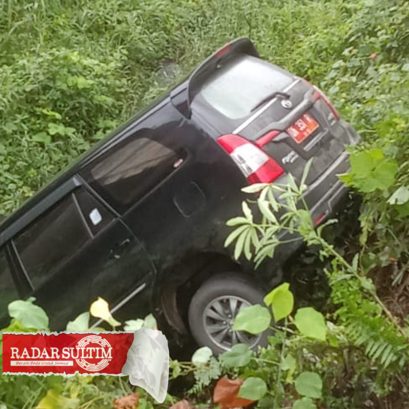 Mobil Plat Merah Terjun ke Bawah Jembatan saat Menuju Peresmian Toili Jaya