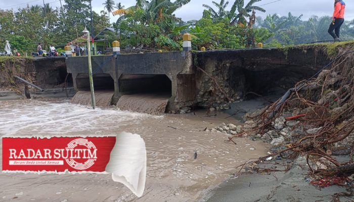Jembatan Penghubung di Kintom Nyaris Ambruk