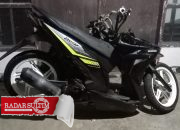 Tabrak Mobil Parkir di Masama, Kaki Korban Patah, Motor Ringsek