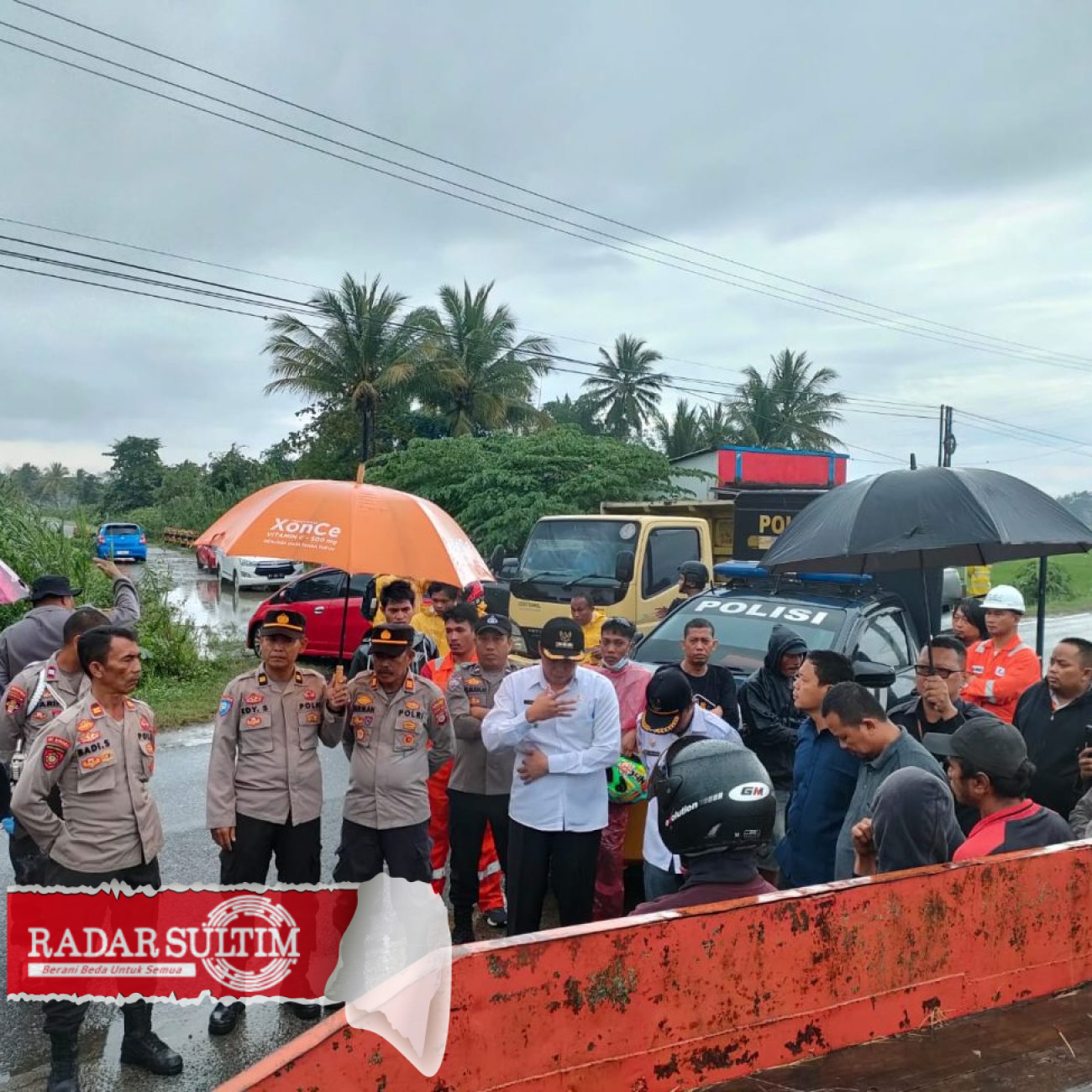 Massa Warga Blokir Jalan JOB Tomori