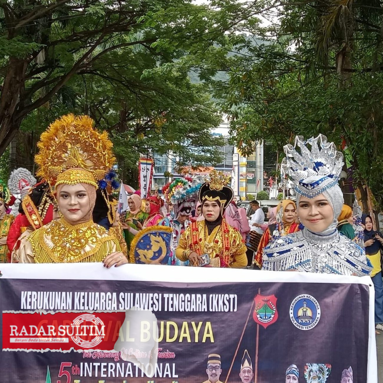 SEMARAK! Karnaval Budaya Festival Teluk Lalong Diikuti Peserta Luar Negeri