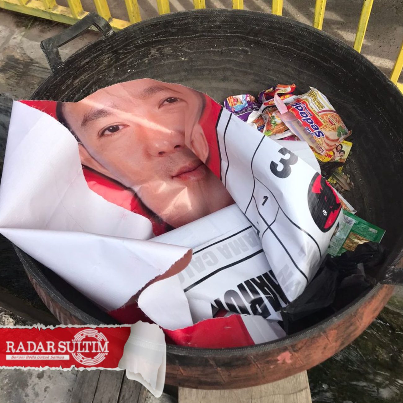 Baliho Caleg PDIP Dirobek OTK di Luwuk