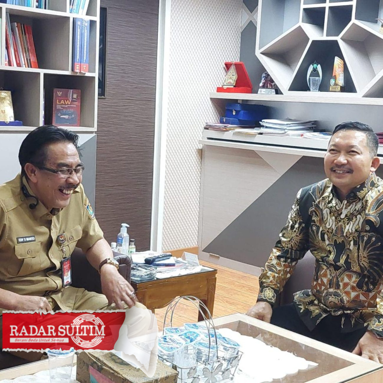 Bupati Banggai Terima Bantuan Mobil Damkar dari Kemendagri