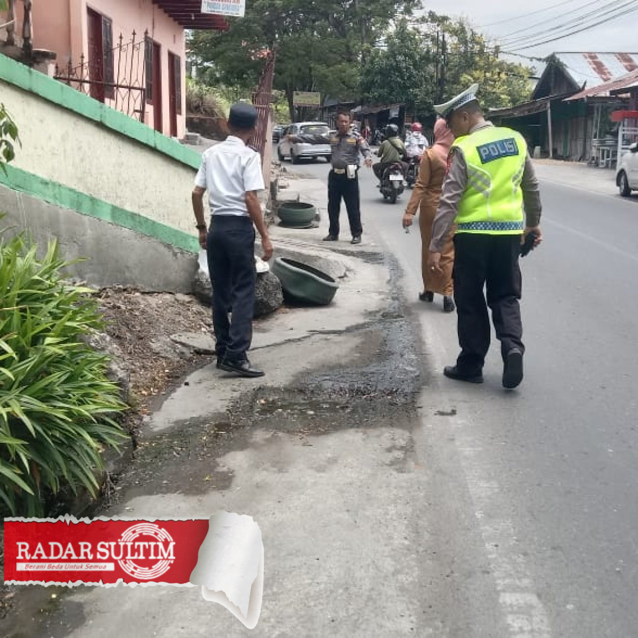 Genangan Air di Jalan akibatkan Kecelakaan di Bungin Timur