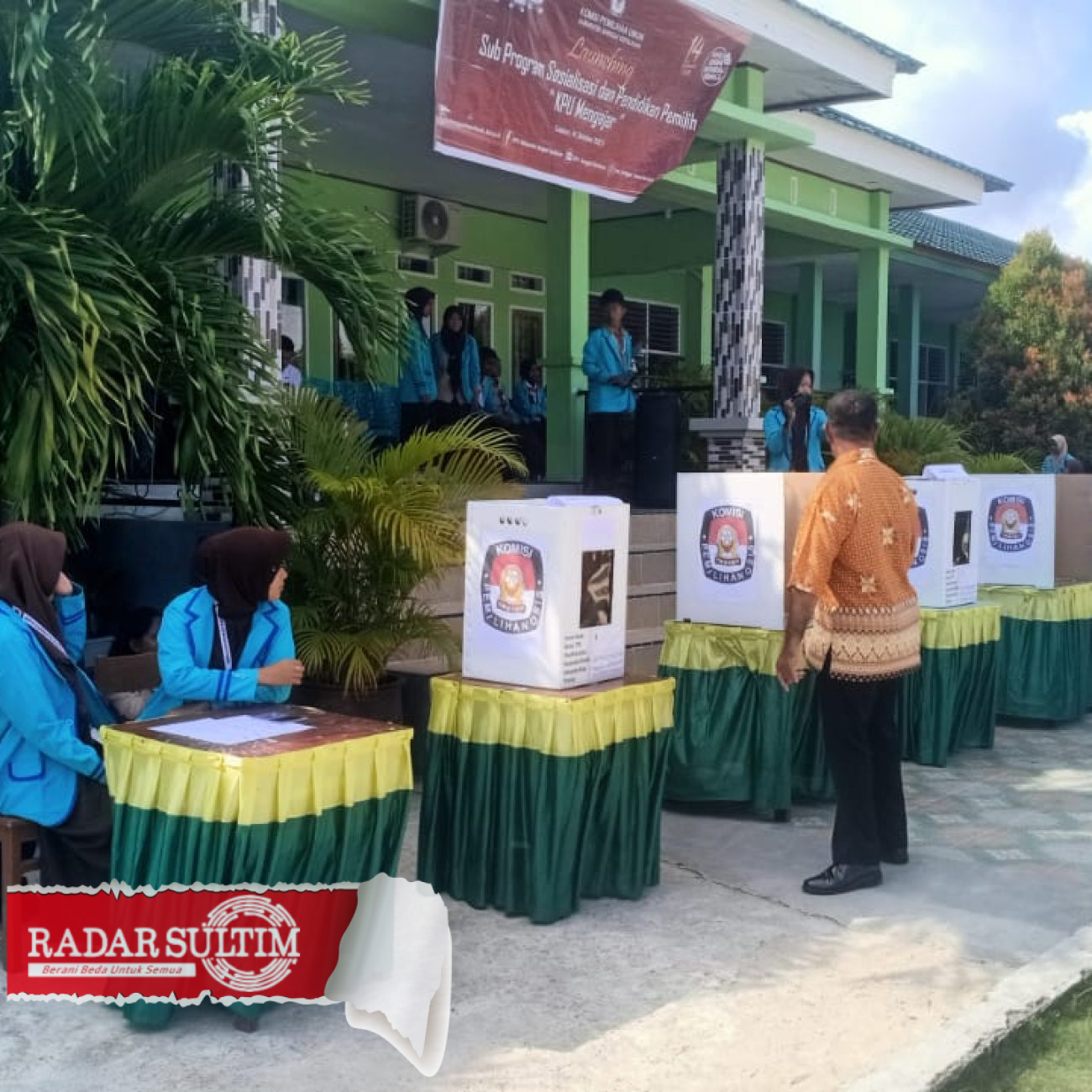 KPU Mangajar di SMAN 1 Tinangkung, Tingkatkan Kualitas Pemilih Pemula