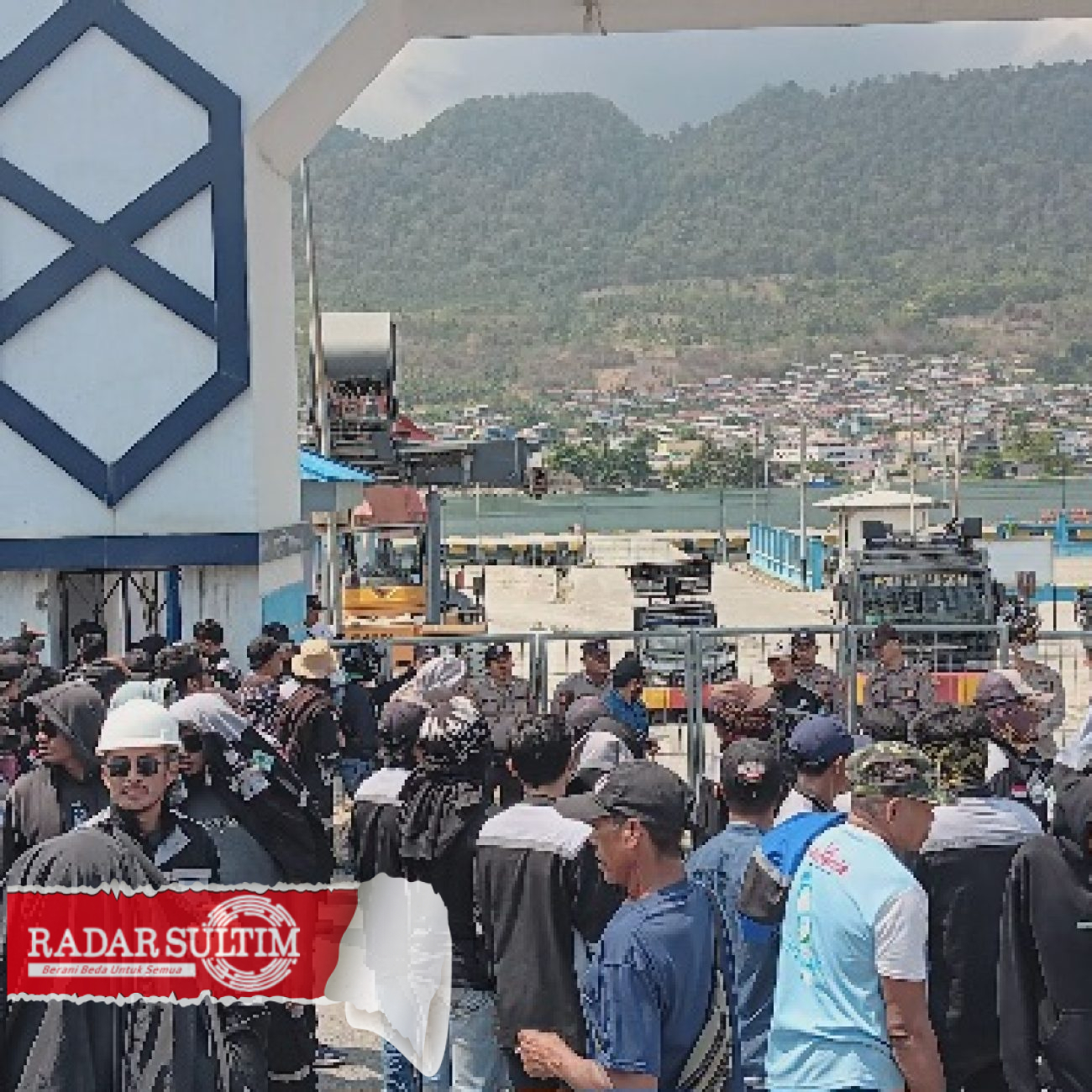 Buruh Tangkiang Kepung Kantor Dinas Koperasi dan KUPP Luwuk