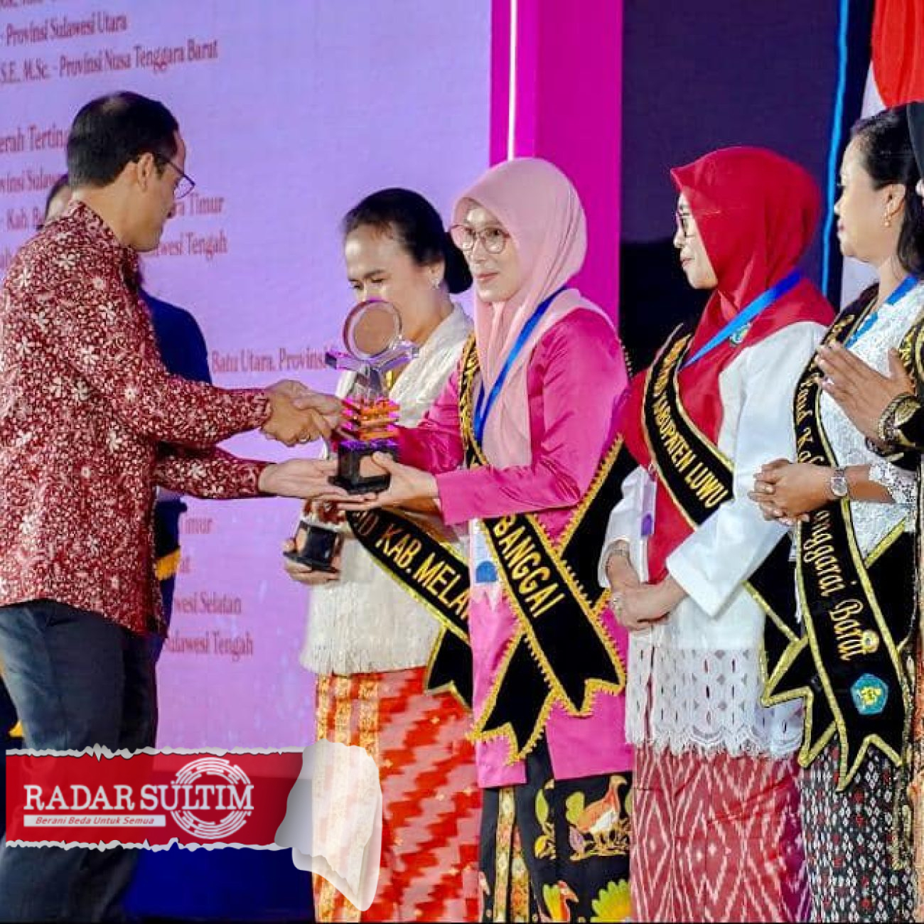 Syamsuarni Amirudin Raih Penghargaa Wiyata Darma Pratama