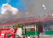 BREAKING NEWS! Kebakaran SD Cokroaminoto dan Rumah Warga di Luwuk, Api Masih Dipadamkan