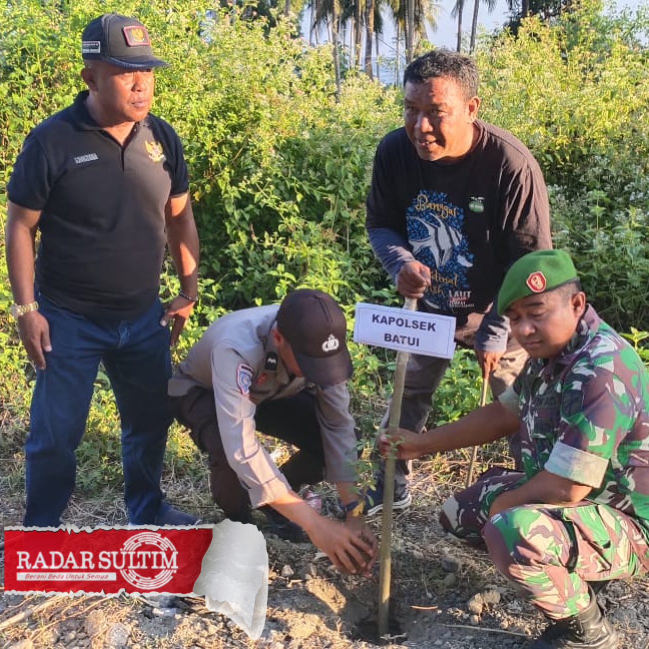 TNI dan GAM Banggai Tanam Pohon di Desa Uso