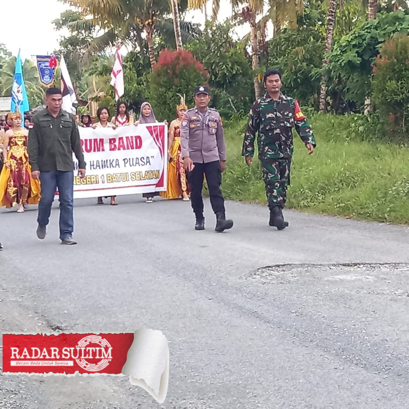 TNI-Polri kawal Karnaval HUT Kecamatan Batui Selatan ke-14