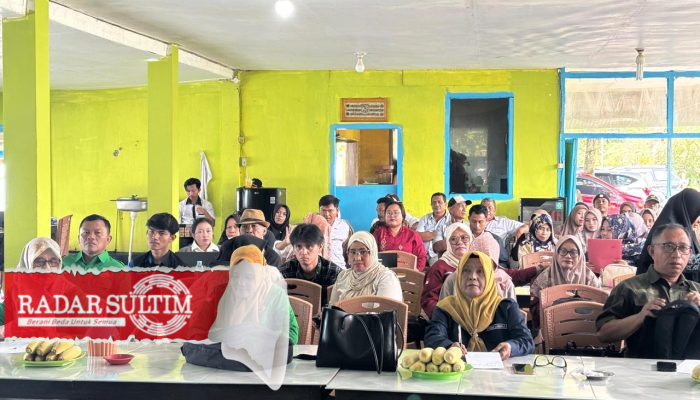 Dorong Akses Pendidikan Setara, Disdikbud Banggai Salurkan Laptop dan Infokus ke PKBM