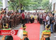 Tiba di Luwuk sebagai Bupati dan Wakil Bupati Banggai, AT-FM Disambut Ribuan Masyarakat