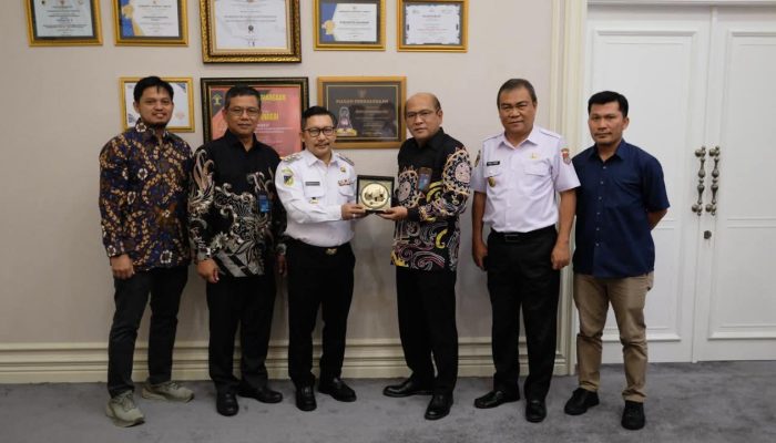Dukung Penguatan Sistem Ketenagalistrikan, Bupati Amirudin dan PT PLN (Persero) Bahas Progres PLTMG Luwuk