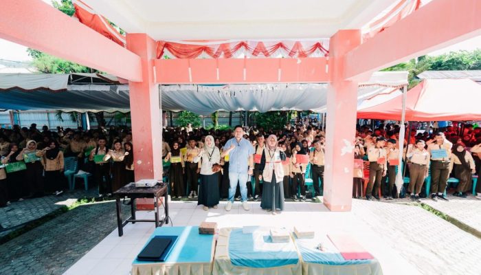 Kepala DKISP Banggai Tekankan Pentingnya Bijak Bermedia Sosiak Dihadpan Siswa Baru SMK Negeri 1 Luwuk