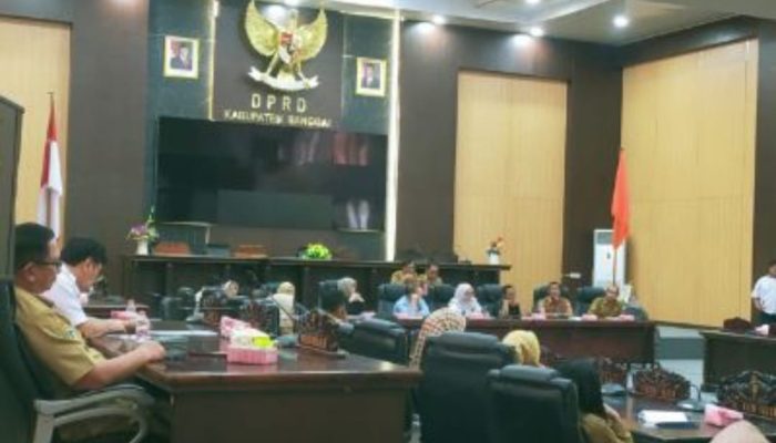 Bahas Aduan Aliansi Honorer, Komisi I DPRD Banggai Gelar Raker Dengan BKPSDM
