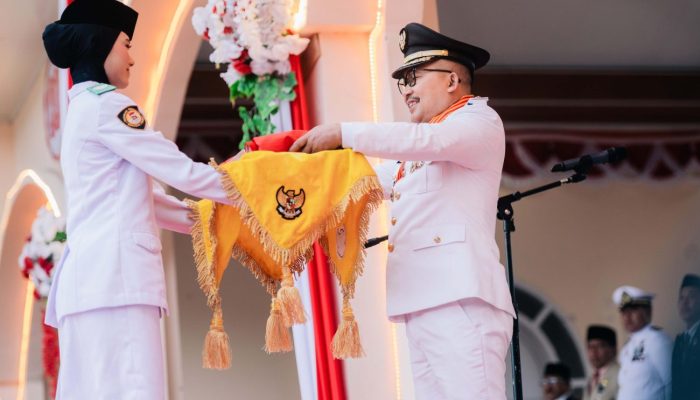Bupati Banggai Pimpin Upacara Penurunan Bendera Hut RI ke-80