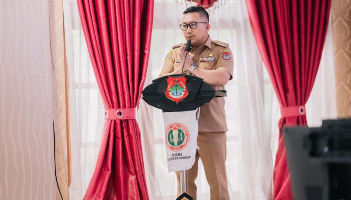 Bupati Lantik Pengurus PGRI Banggai Periode 2025-2030